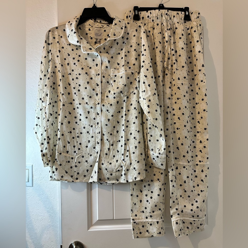 NWT! REVOLVE PLUSH FLORAL PJ SET